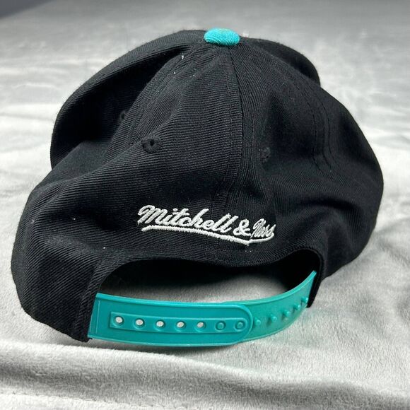 Mitchell & Ness Vancouver Grizzlies Hat Cap One Size Black & Green NBA Snapback - Picture 4 of 8